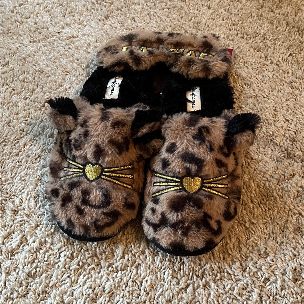 Dearfoams Leopard Print Women’s Slippers with Gold Heart